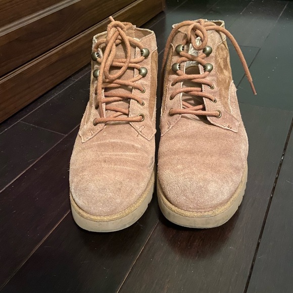 Ugg Chesnut Great Worn Condition - Picture 4 of 5